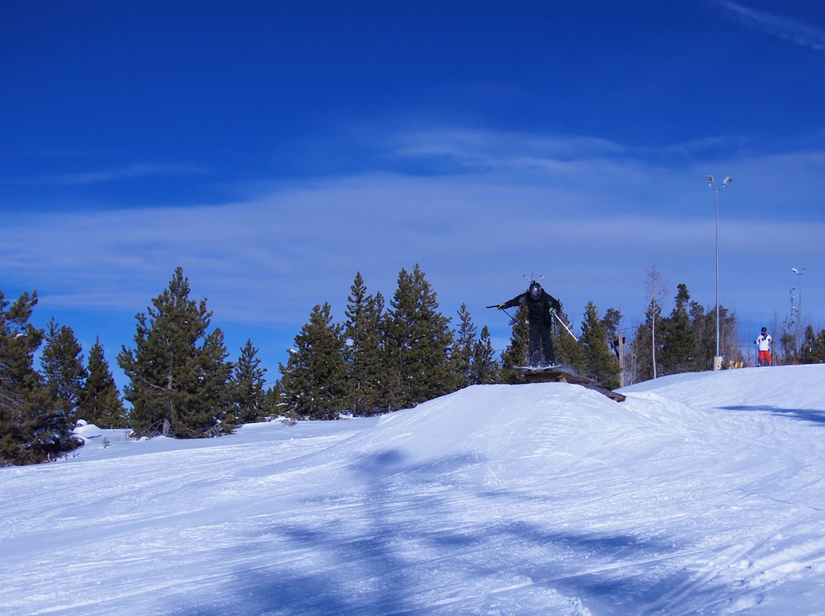 WEDDINGS HIKE BIKE GOLF RELAX-Walk to Base-UPDATED & AFFORDABLE/Amazing VIEWS!