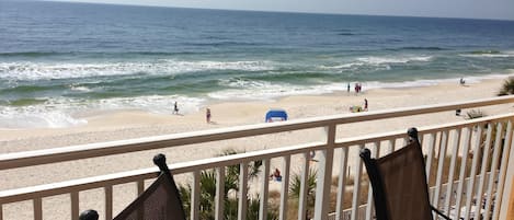 ~ SPLASH 105E ~ breathtaking view of the ocean from the balcony!