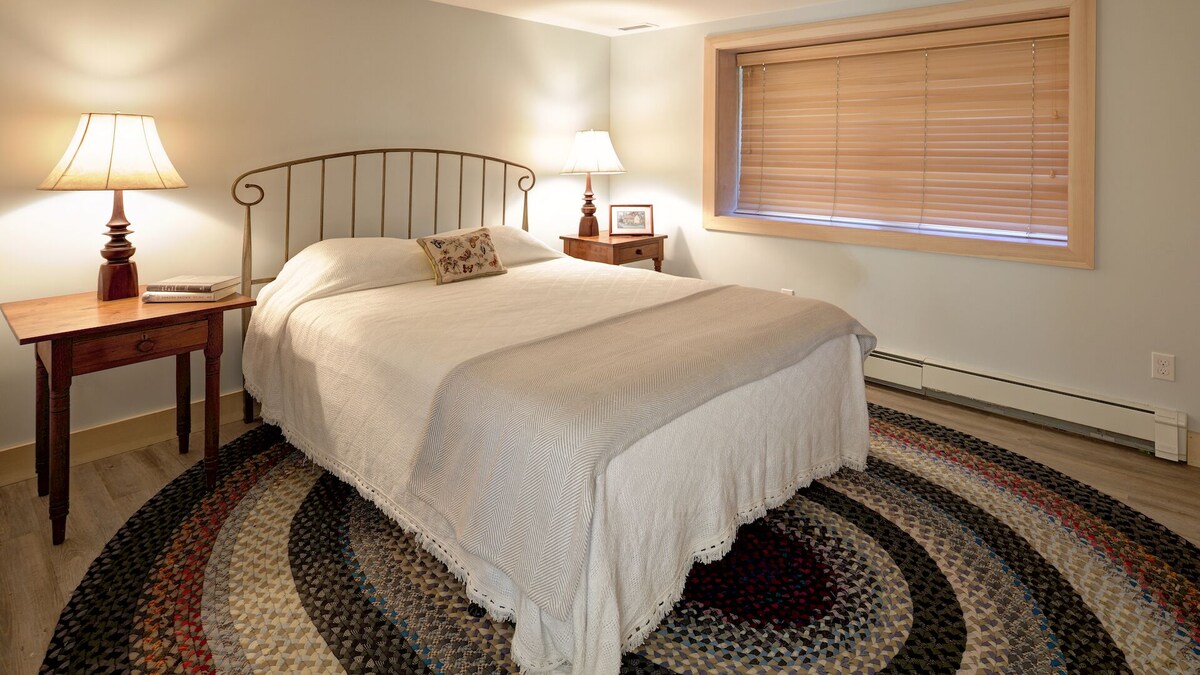 Beautiful Post and Beam. Built in 2013. Sleeps 6-8