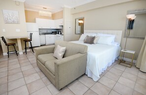 King bed
Loveseat
Dining table for 2
Full kitchen