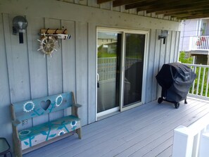 Front porch with gas grill