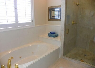 Gulf View-200 ft walk to beach, Pool Table, 6,000 sq ft of covered space