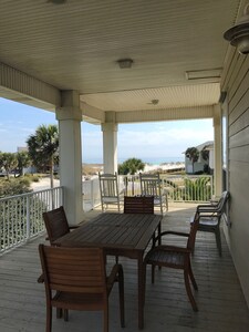 Gulf View-200 ft walk to beach, Pool Table, 6,000 sq ft of covered space