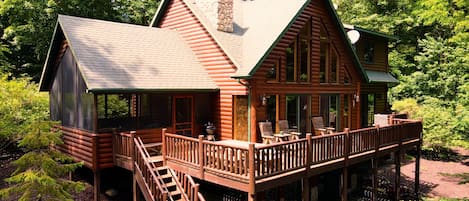 Loon Lodge - 5 Bedrooms, 3 1/2 Baths,  2 Full Kitchens, screened in porch & deck