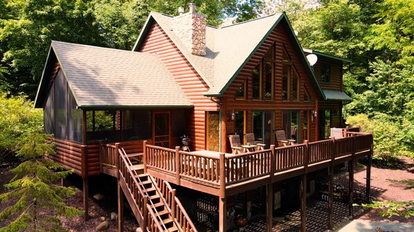 Loon Lodge - 5 Bedrooms, 3 1/2 Baths,  2 Full Kitchens, screened in porch & deck