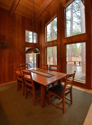 Dining room table can be extended to seat 10!