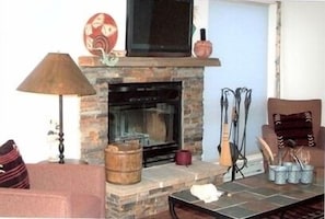 Best way to stay Warm & Cozy Fireplace in Slope Side Living Room. Free Firewood.