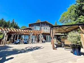 Expansive deck overlooking lake Quinault
