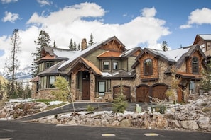 Gorgeous views of surrounding mountains!This home sleeps 14 with 5,000+ sq ft!