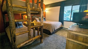 Beaver Creek West Condo I-4 2nd bedroom with Queen bed and Bunk bed