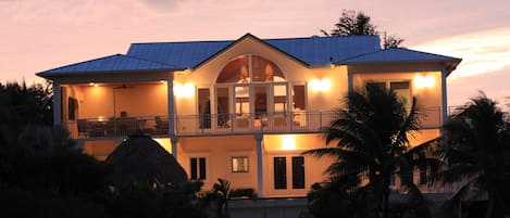 house facing water, top floor windows allows you to 'see through' the house