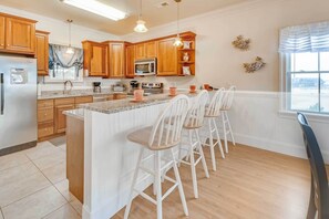 Surf-or-Sound-Realty-814-Tranquility-II-Kitchen-2