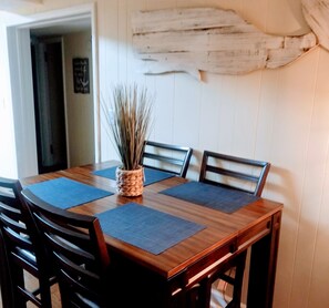 Dining area - expands to seat 6, plus 2 at bar