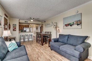 LR - 55" Cable/Roku TV - 3rd floor balcony facing pool - Queen sleeper sofa