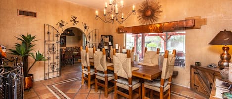 Large open dining area to accommodate families and friends