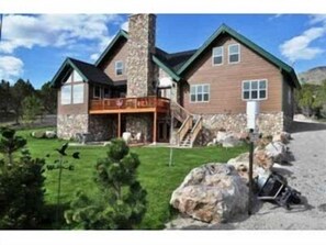LAVA VIEW LODGE