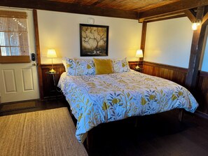 Catch restful zzz's in your luxurious king bed with Casper memory foam mattress and 100% cotton bedding.