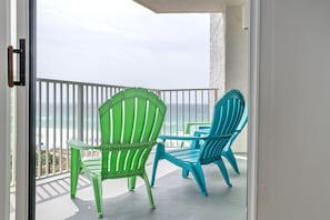 Balcony to relax & enjoy the view of the Gulf and the pool. 