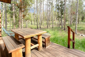 Beautiful, private backyard w/deck, propane gas BBQ, picnic table & deck chairs.