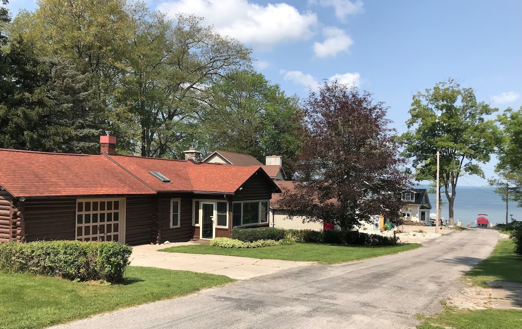 Beautiful 2 bedroom log home on south end of Hubbard Lake Hubbard Lake