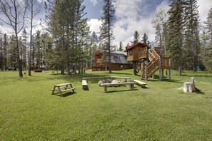 Tree House, great for the Children! and the Firepit