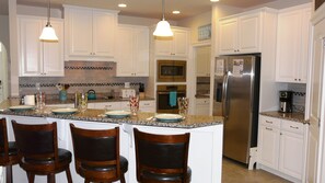 Gourmet Kitchen with Breakfast bar seating (4)