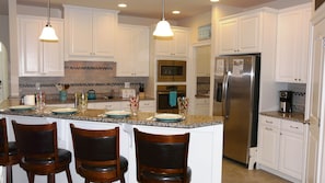 Gourmet Kitchen with Breakfast bar seating (4)