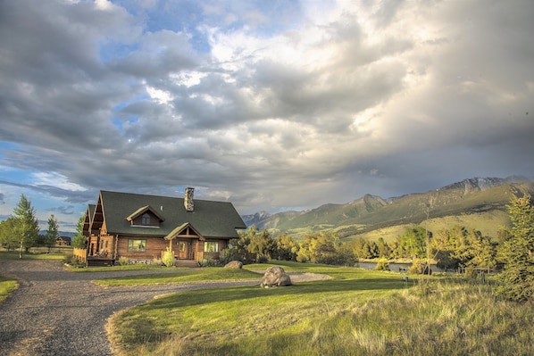 Welcome to Angler's Haven on the world famous Yellowstone River! 