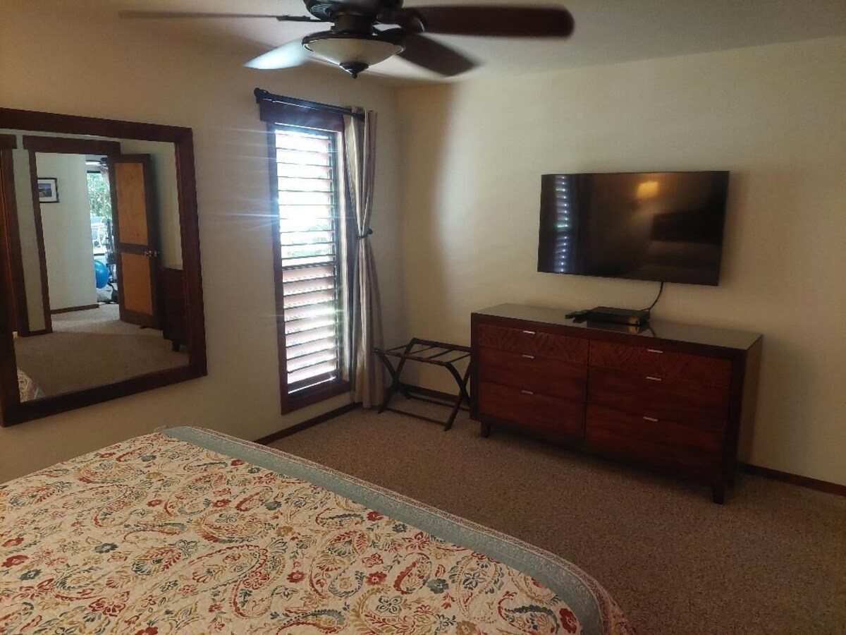 Quiet ground floor end unit,best location new rental premium quality remodel