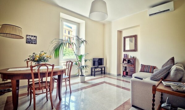 Living/dining room