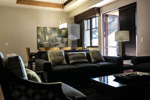 2B Presidential Living Room Area, Nice and Spacious, with a Balcony