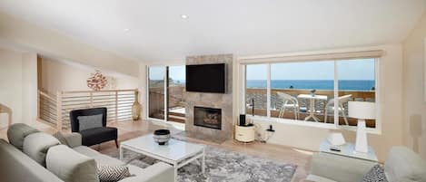 Spacious & lovely living area, 4K TV, Fireplace, 5G WiFi, Deck with Ocean Views!