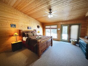 Master Bedroom with Queen Bed