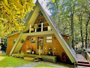 Front entrance to the Sunburst Cabin