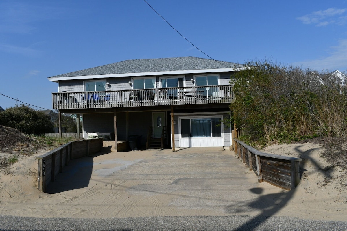 Semi-Oceanfront , Views! 5 BR Pet Friendly, Pool, Hot Tub, Location!