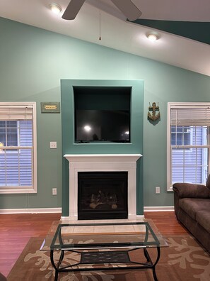 Beautiful fireplace. Smart TV