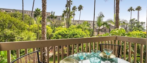 Terrace with views of the Pacific Ocean