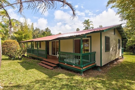 Front of Mama J's Tropical House