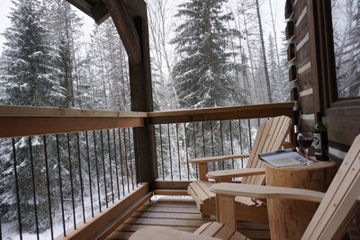 Log Dovetail Bison Cabin - Mountain Life Getaway!