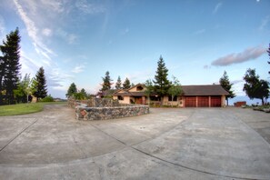 Turn-around driveway that serves our wedding and special events perfectly.