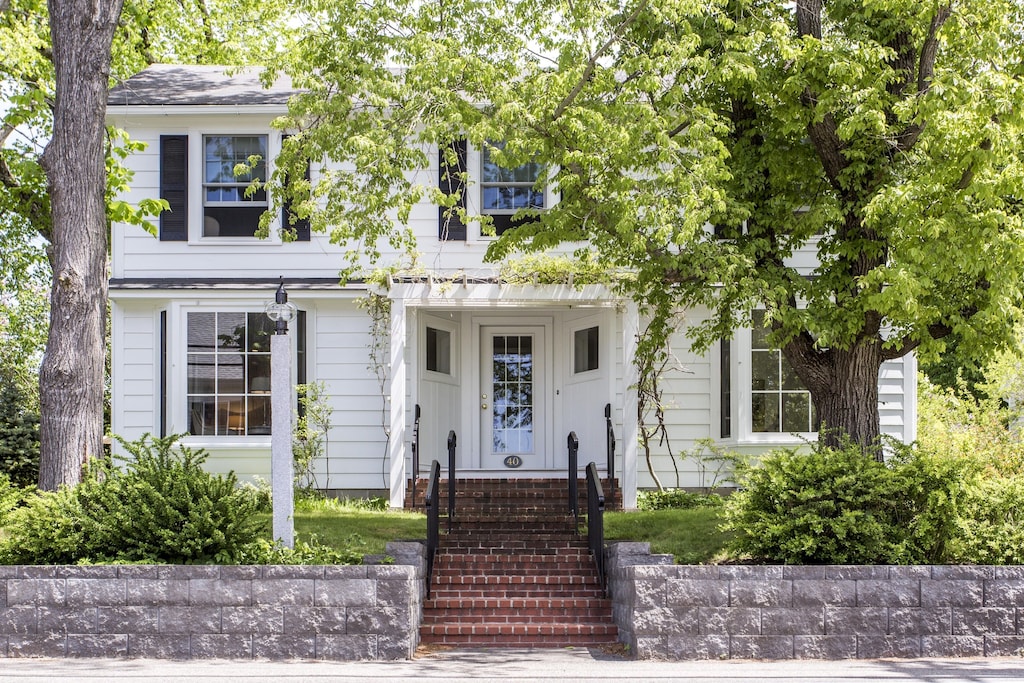 Beautiful 4 br house 2 br cottage on ocean avenue near dock square