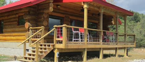 The Eagle's Nest is a handcrafted log cabin overlooking the Ohio River. 