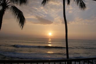 Surfers & Sunsets-Kona Reef Ocean Front Unit