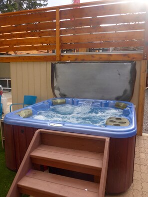 Private hot tub