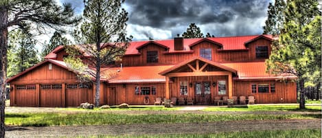 Thunderhorse Lodge