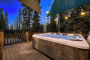 8-person hot tub w/ built-in sound system!