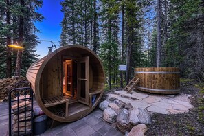 Barrel sauna and cold plunge