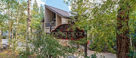 Chimney Ridge is a group of 18 town homes located close to the Snowflake lift.