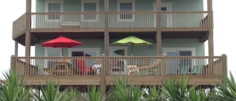 2 Story Beach House in Crystal Beach with view from street