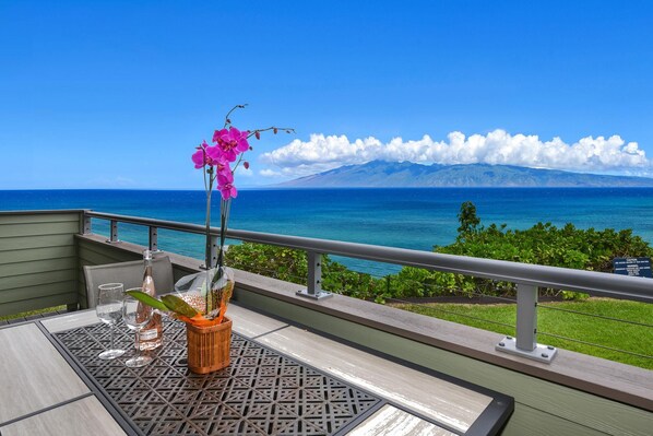 Lanai w/Outstanding Ocean Front Views